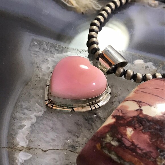 Samson Edsitty Native American Sterling Pink Conch Heart Pendant For Women - Picture 5 of 10